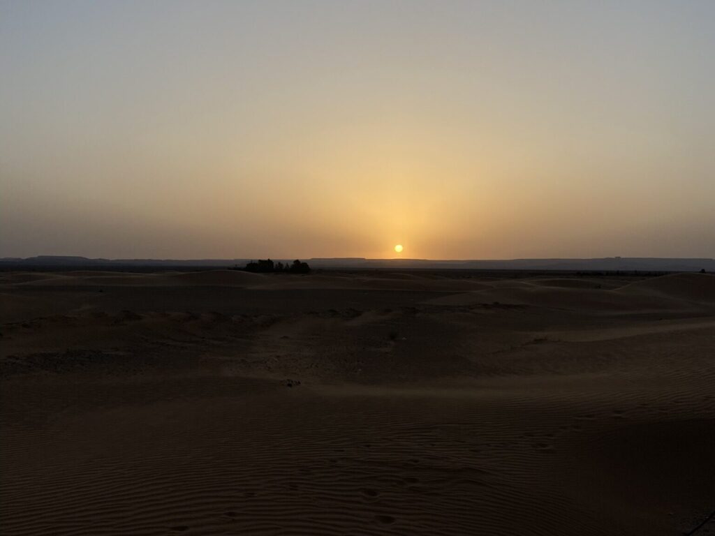 alba nelle dune del deserto del Merzouga
