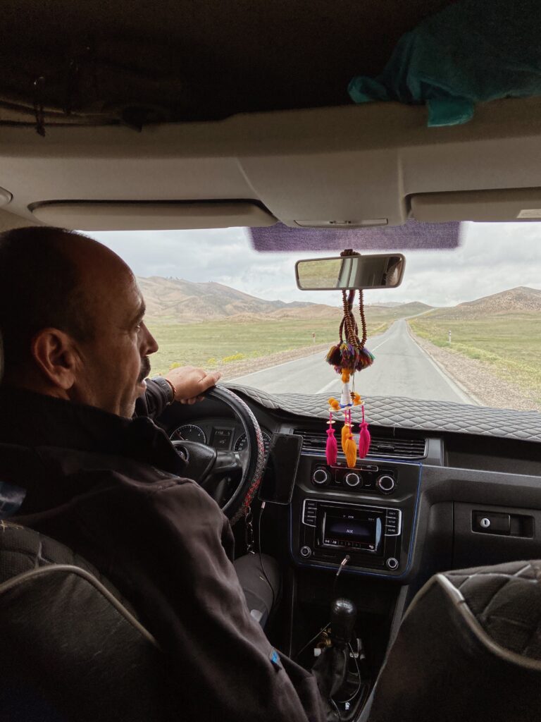 autista marocchino durante un roadtrip per visitare il Marocco